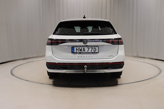 Volkswagen Passat 5 of 12