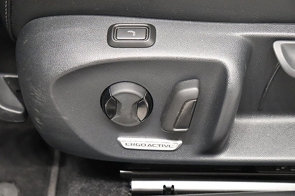 Volkswagen Passat 10 of 12