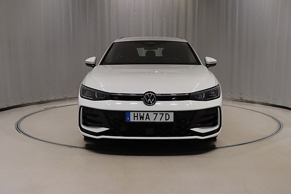 Volkswagen Passat 2 of 12