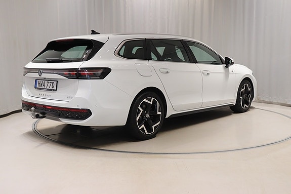 Volkswagen Passat 4 of 12