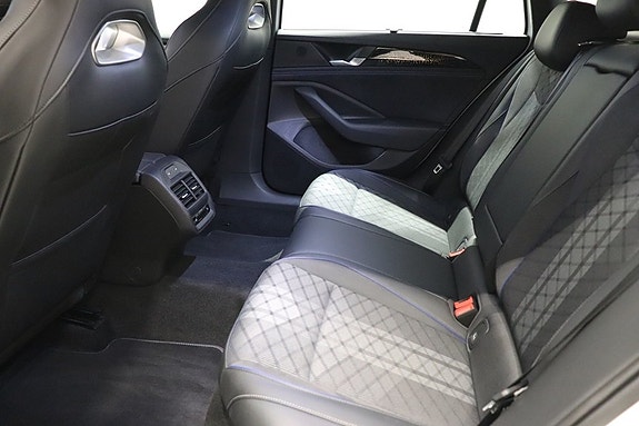 Volkswagen Passat 8 of 12