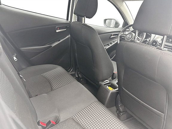 Mazda 2 12 of 15