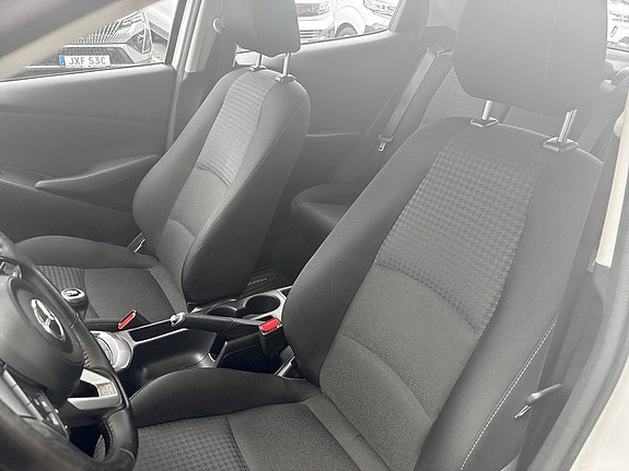 Mazda 2 5 of 15