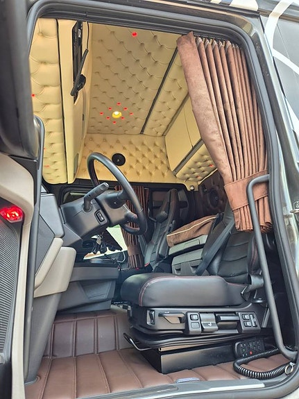 Scania R590 6x4 komplett timmerekipage 5 of 12
