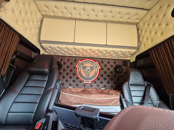 Scania R590 6x4 komplett timmerekipage 7 of 12