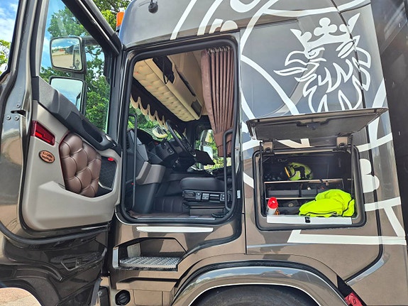 Scania R590 6x4 komplett timmerekipage 4 of 12