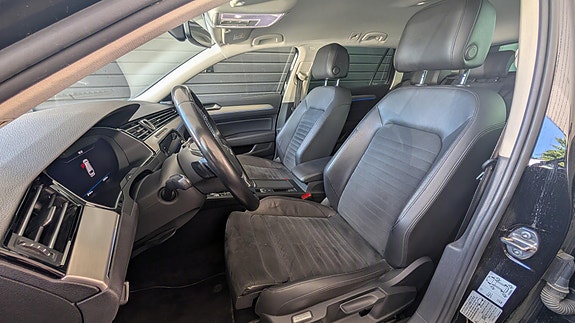 Volkswagen Passat 12 of 14