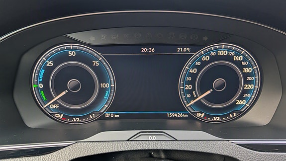 Volkswagen Passat 10 of 14