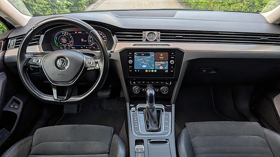 Volkswagen Passat 7 of 14