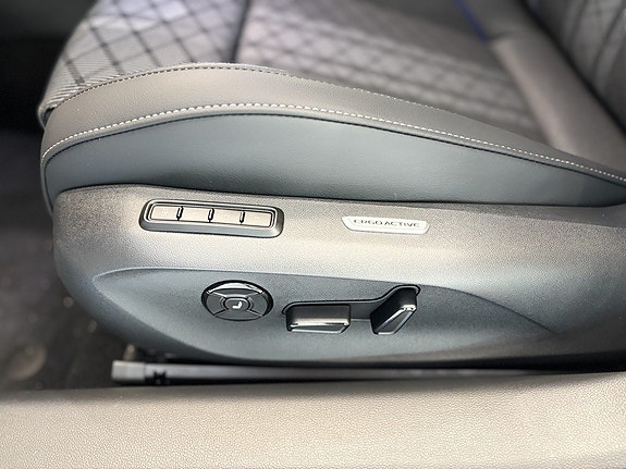 Volkswagen Passat 11 of 16