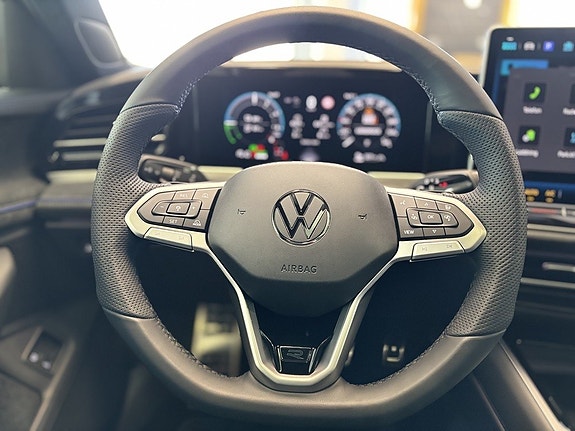 Volkswagen Passat 8 of 16
