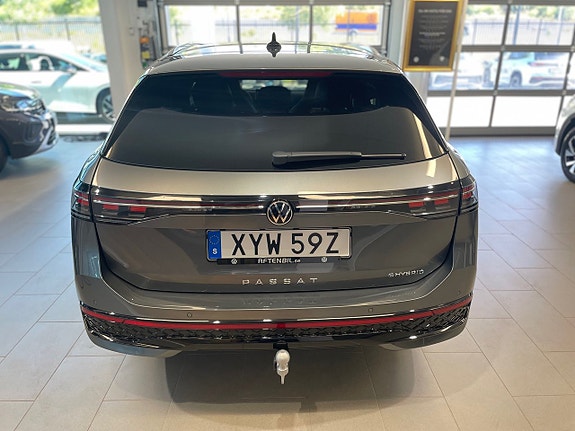 Volkswagen Passat 6 of 16