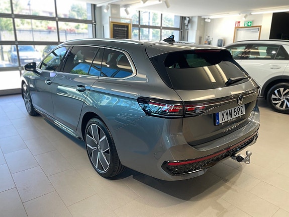 Volkswagen Passat 7 of 16