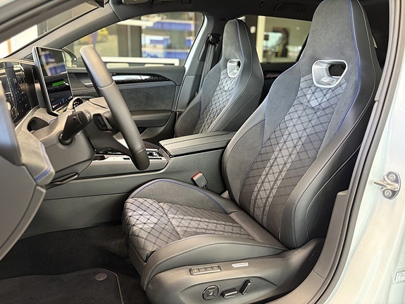 Volkswagen Passat 10 of 16