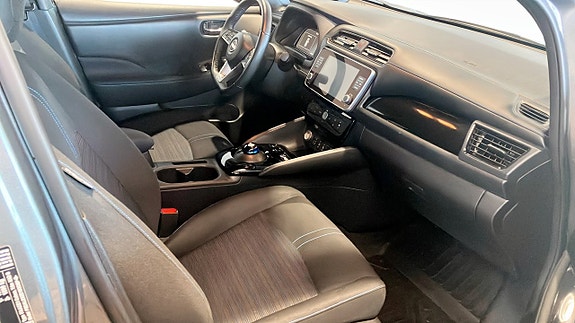 Nissan Leaf 3 of 5