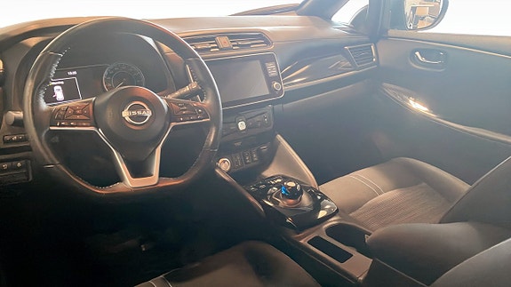 Nissan Leaf 4 of 5