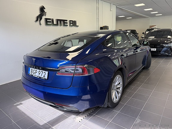 Tesla Model S 2 of 24