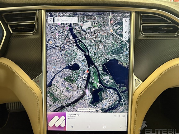 Tesla Model S 15 of 24