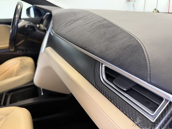 Tesla Model S 11 of 24
