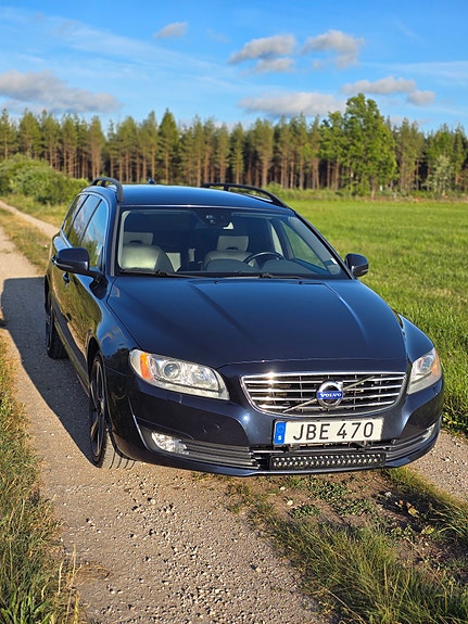 Volvo V70 3 of 5