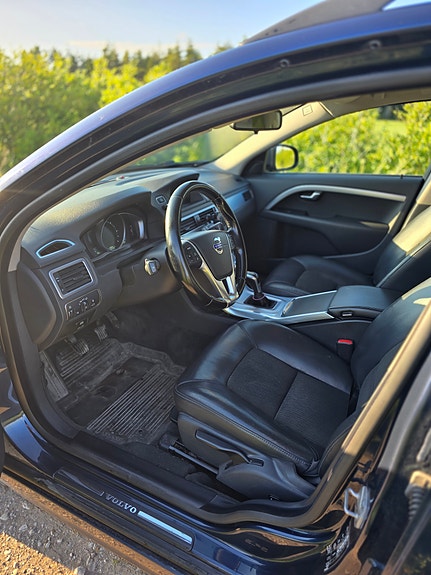 Volvo V70 4 of 5