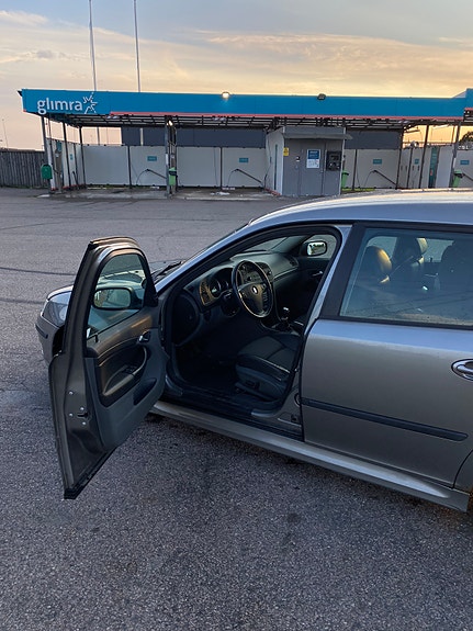 Saab 9-3 4 of 5