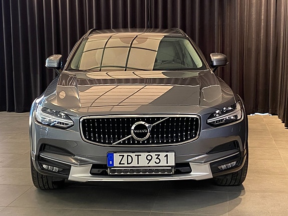Volvo V90 Cross Country 4 of 30