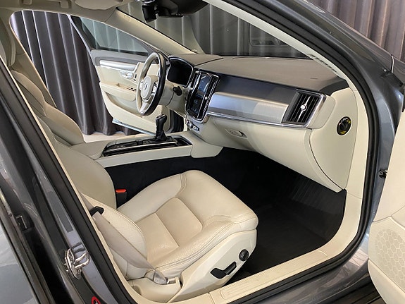 Volvo V90 Cross Country 26 of 30