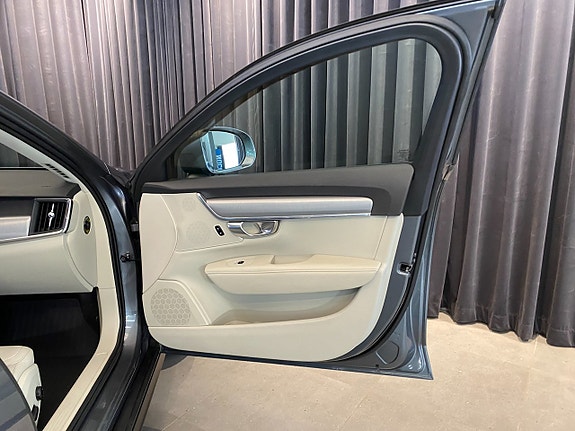 Volvo V90 Cross Country 25 of 30