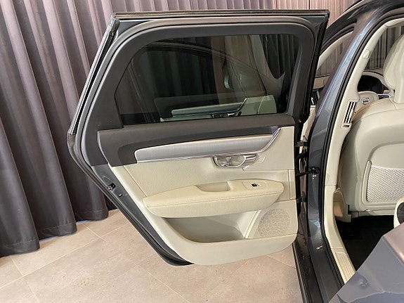 Volvo V90 Cross Country 24 of 30