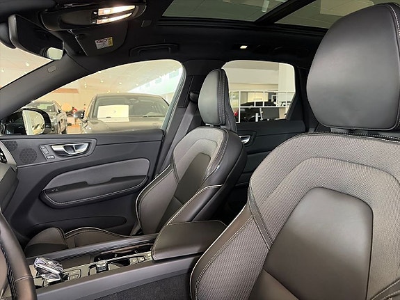 Volvo XC60 10 of 20