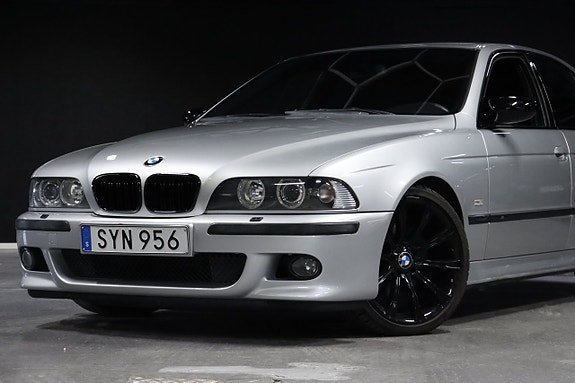 BMW 530i 4 of 5