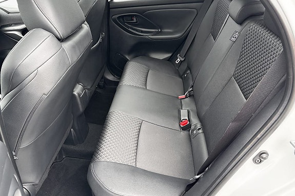 Toyota Yaris 7 of 10