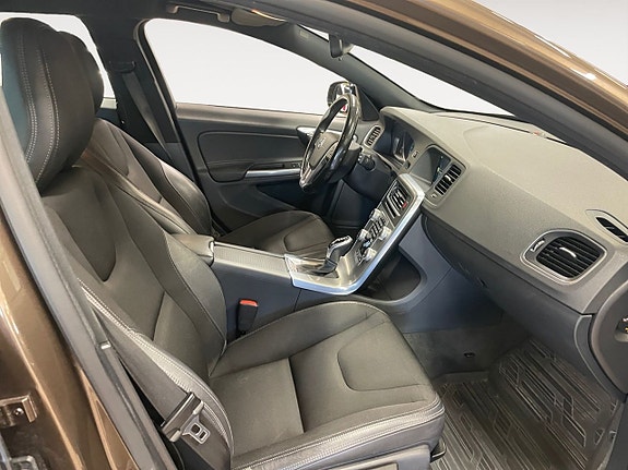 Volvo V60 Cross Country 15 of 25