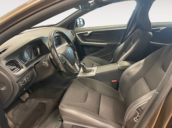 Volvo V60 Cross Country 9 of 25