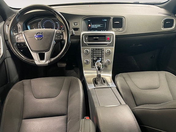 Volvo V60 Cross Country 10 of 25
