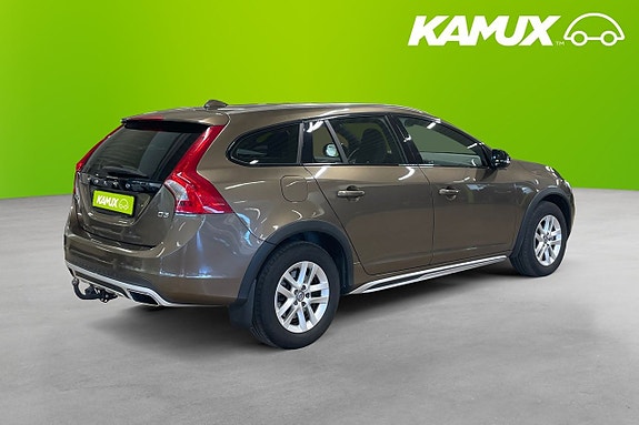 Volvo V60 Cross Country 4 of 5