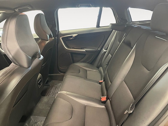 Volvo V60 Cross Country 14 of 25