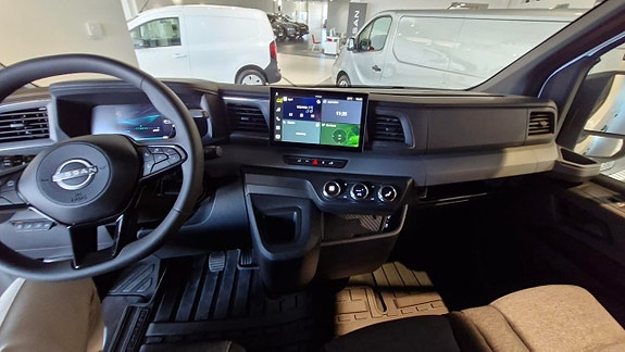 Nissan Interstar 8 of 12