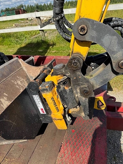 New Holland E 26 C 6 of 21
