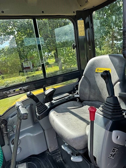 New Holland E 26 C 7 of 21