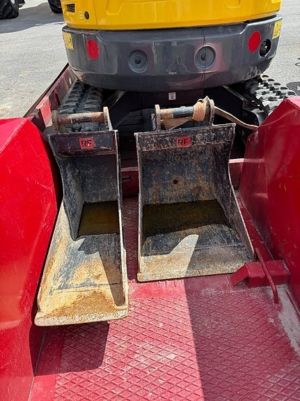 New Holland E 26 C 8 of 21
