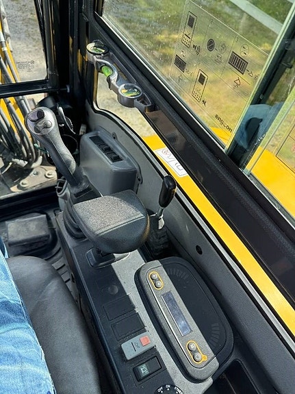 New Holland E 26 C 9 of 21