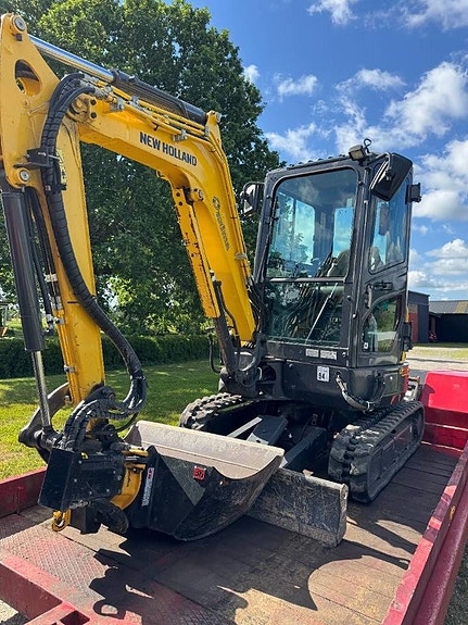 New Holland E 26 C 2 of 5