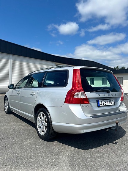 Volvo V70 4 of 5