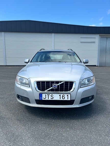 Volvo V70 3 of 5
