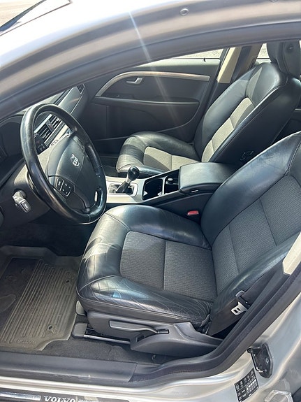 Volvo V70 7 of 9