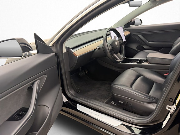 Tesla Model 3 9 of 30