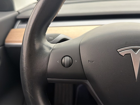 Tesla Model 3 26 of 30