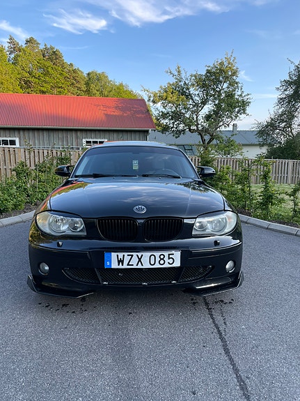 BMW 120i 2 of 5